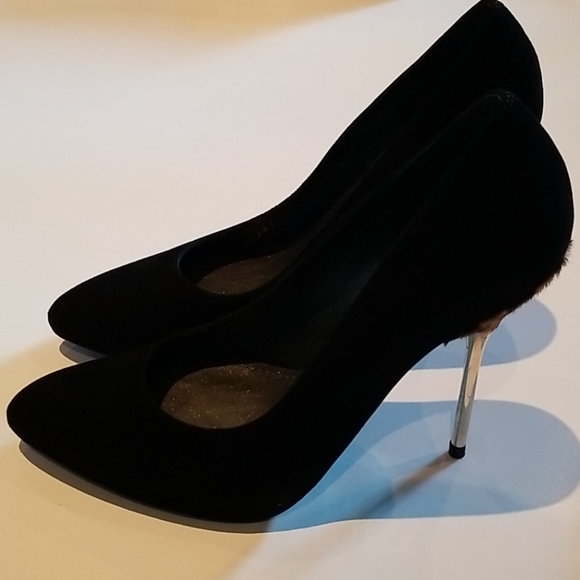 Stuart Weitzman Dagger Black Suede Pumps NIB 5.5 - Picture 3 of 7